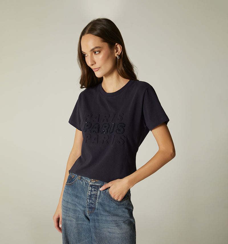 CAMISETA TEXTO EN RELIEVE